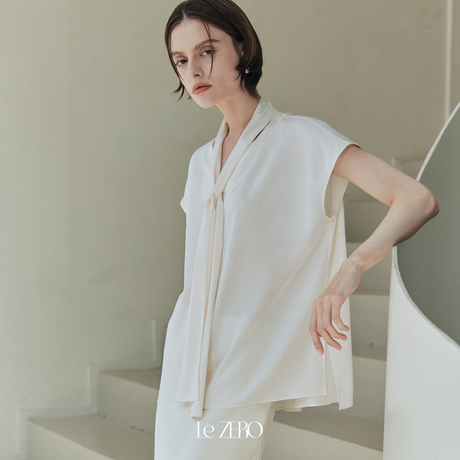 [제로스트릿] 르제로 글로우 타이 블라우스 LeZERO GLOW TIE BLOUSE / IVORY 이미지 3