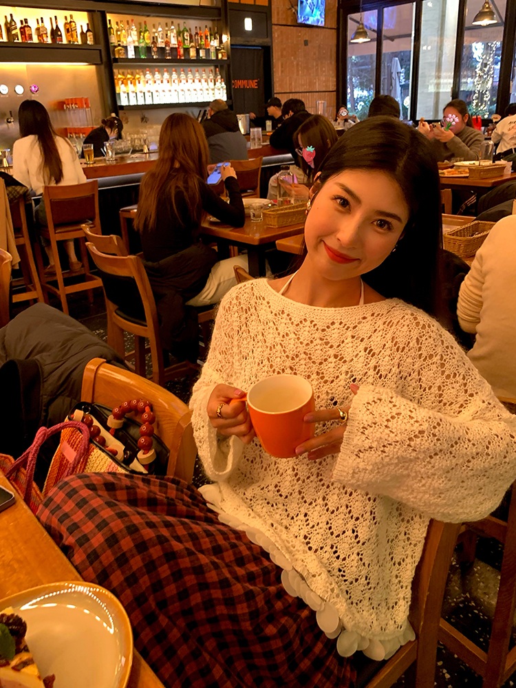 홀터넥 펀칭 긴팔니트 밑단시퀸포인트 명품느낌 유니크 디자인 봄여름 느좋 레이어드 루즈핏 - 상세 이미지 2