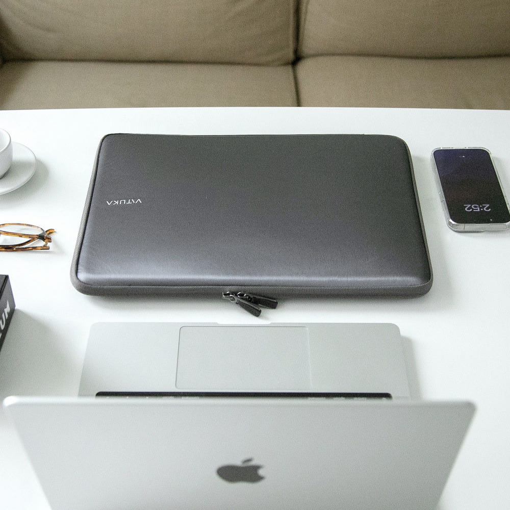 다양한 각도의 파우치 모습