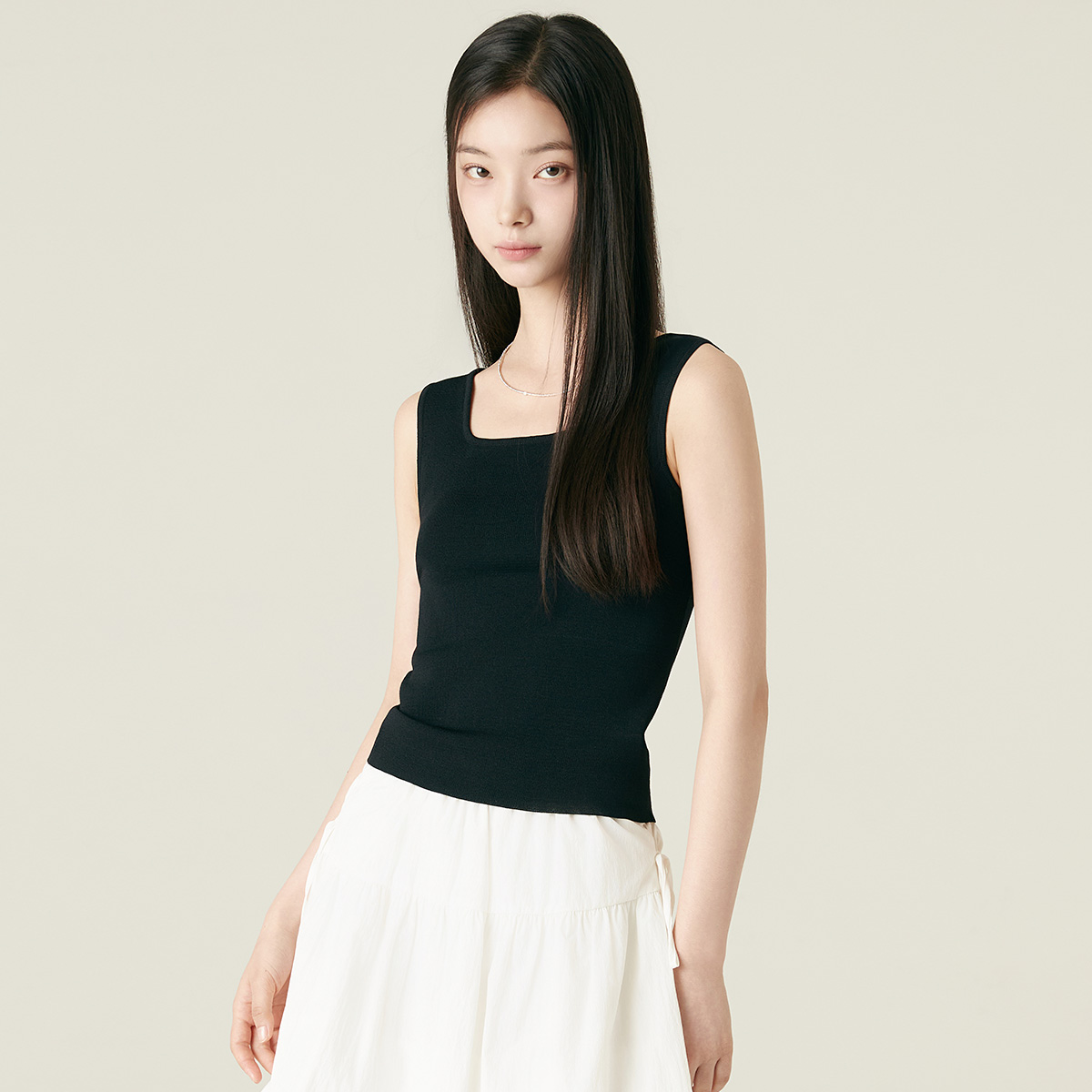 로엠 스퀘어넥 나시 스웨터 RMKAF24R01 - 상세 이미지 3