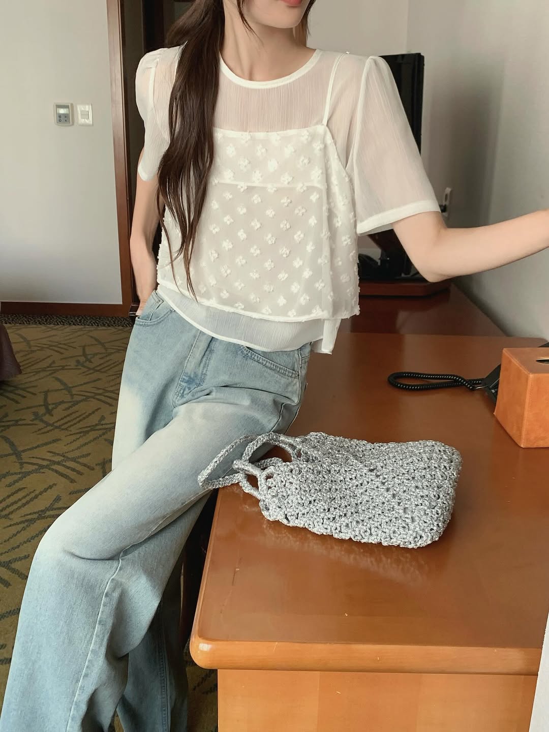 오버무드 나시 세트 플라워 자수 뷔스티에 레이어드 반팔 블라우스 2color - 메인 이미지