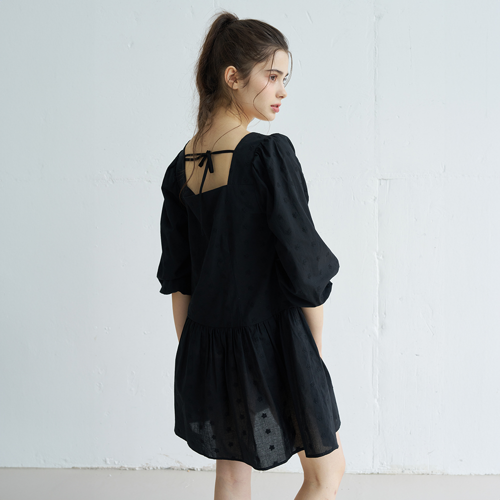 FLOWER EMBROIDERY RIBBON TIE DRESS (BLACK) - 상품 이미지