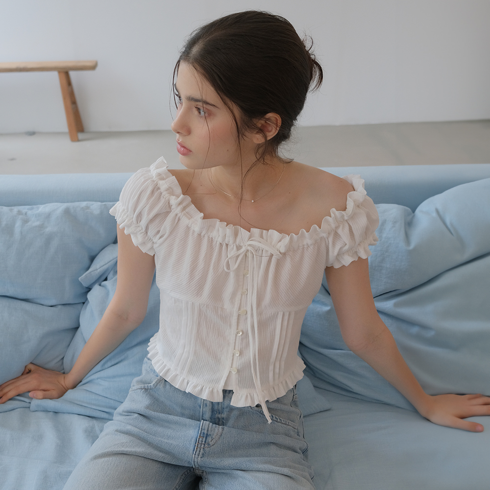 LILLIAN RUFFLE OFF SHOULDER PINTUCK BL (WH) - 상품 이미지
