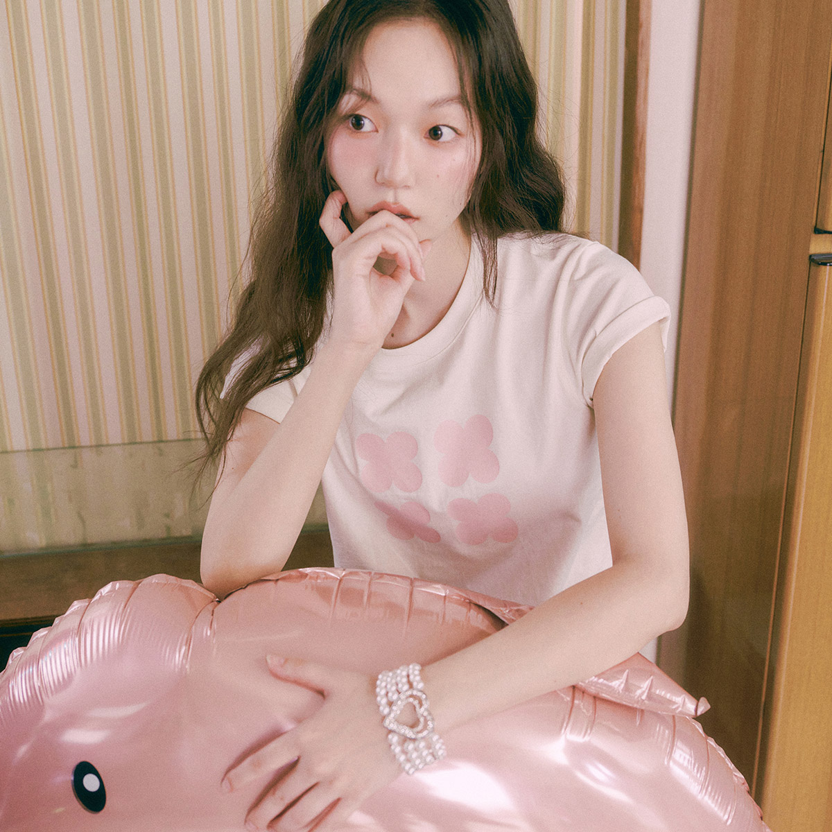 [로엠 X 드롭드롭드롭] 크롭 티셔츠 RMHWF37RT4 - 상세 이미지 2