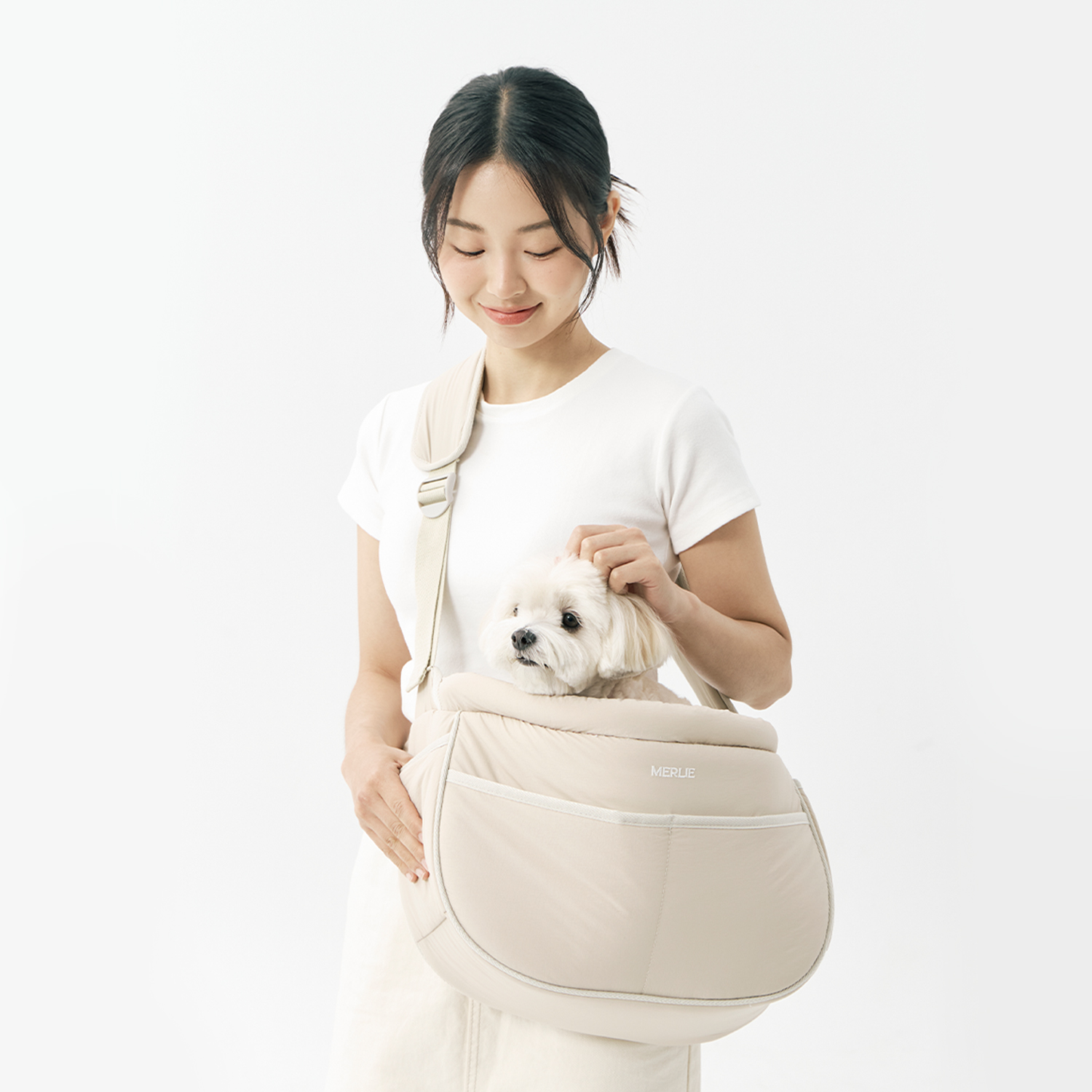 멀리 강아지 이동가방 강아지 고양이 기내탑승 초경량 애견 앞가방 론타노슬링백 베이지 - 메인 이미지
