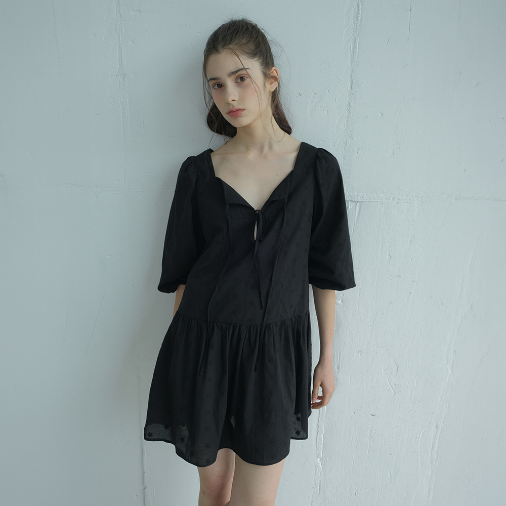 FLOWER EMBROIDERY RIBBON TIE DRESS (BLACK) - 상세 이미지 5