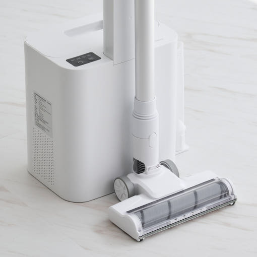 화이트톤의 깔끔한 디자인과 슬림한 거치