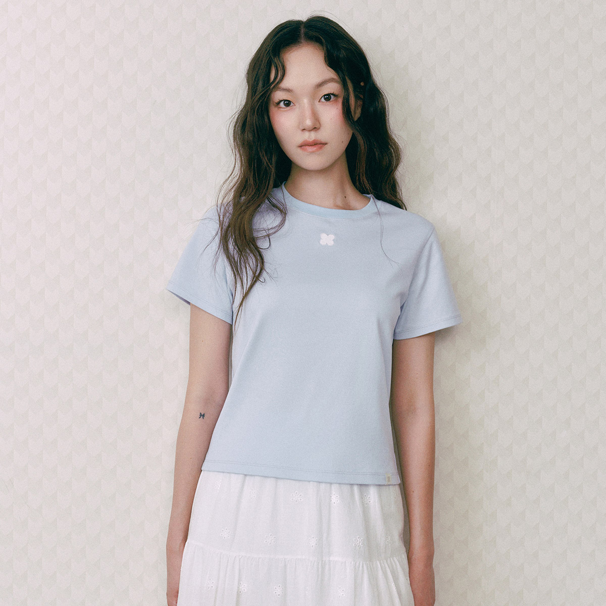 [로엠 X 드롭드롭드롭] 크롭 자수 티셔츠 RMHWF37RT5 - 상세 이미지 5