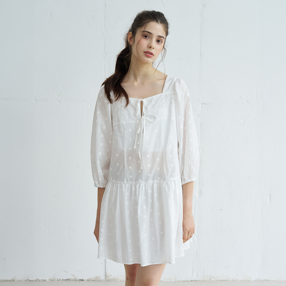 FLOWER EMBROIDERY RIBBON TIE DRESS (WHITE) - 상품 이미지