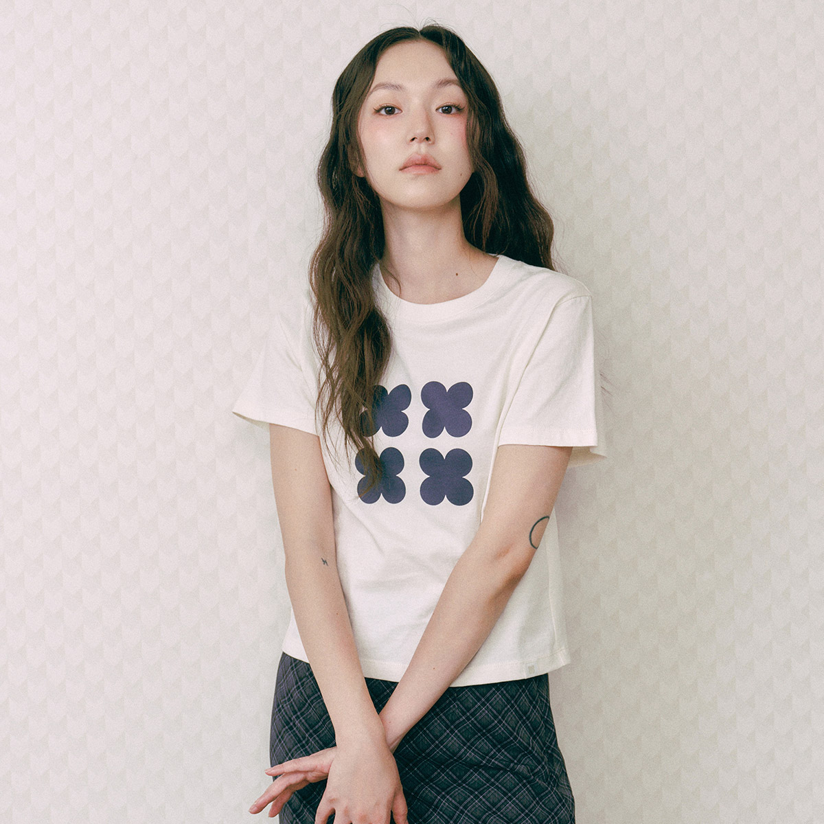 [로엠 X 드롭드롭드롭] 크롭 티셔츠 RMHWF37RT4 이미지 6
