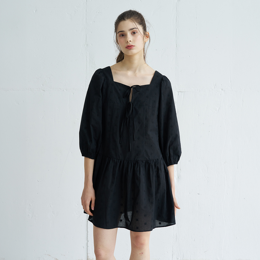 FLOWER EMBROIDERY RIBBON TIE DRESS (BLACK) - 상세 이미지 2