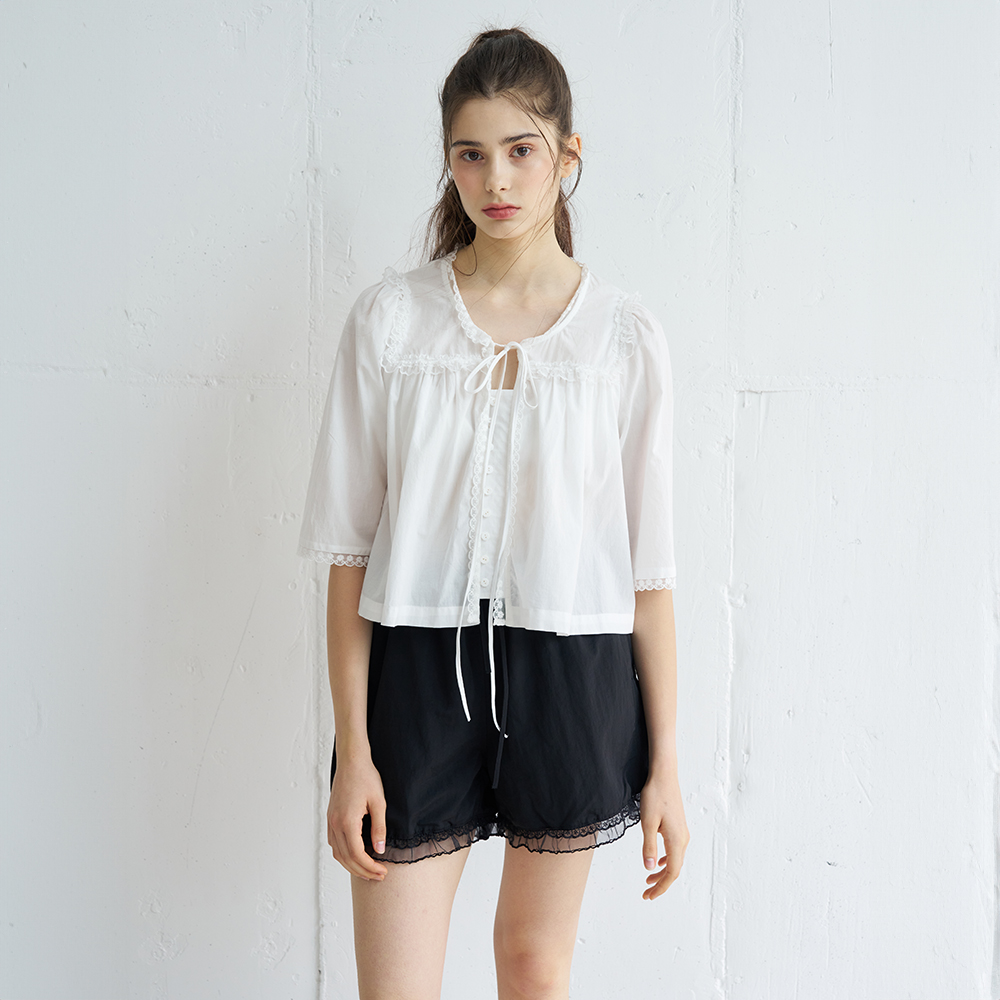 DIANA LACE TRIM RIBBON TIE CROP BLOUSE (WH) - 상세 이미지 3