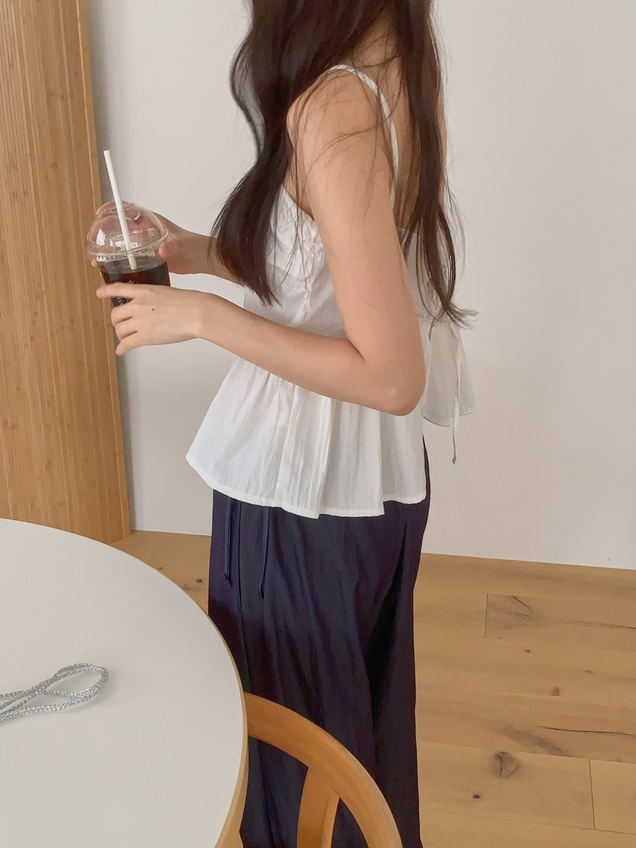 오버무드 나일론 플레어 민소매 백트림 뷔스티에 리본 섹시 워터밤 바캉스룩 나시 블라우스 - 상품 이미지