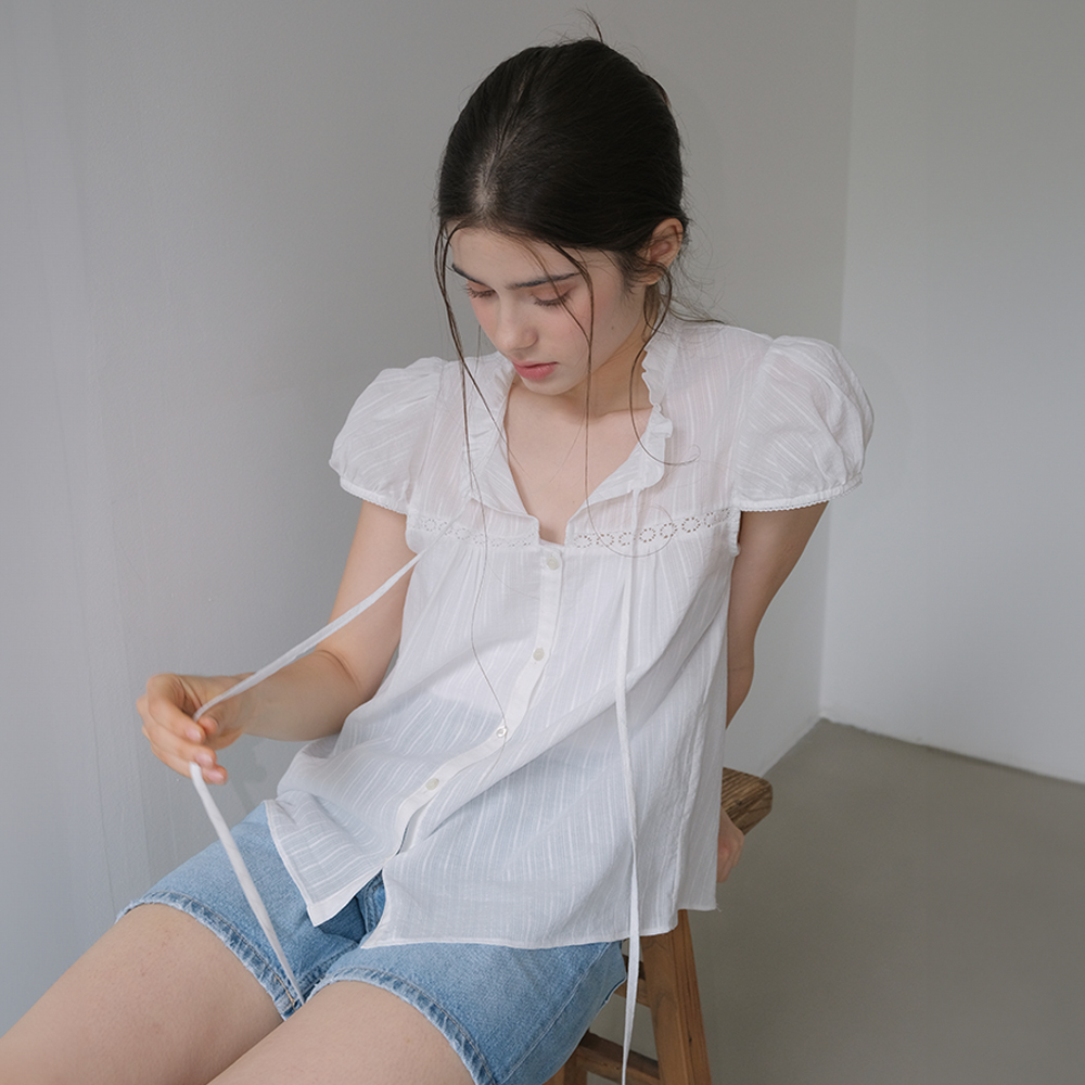 MINI RUFFLE LACE TRIM HALF SLEEVE BLOUSE (WH) - 메인 이미지