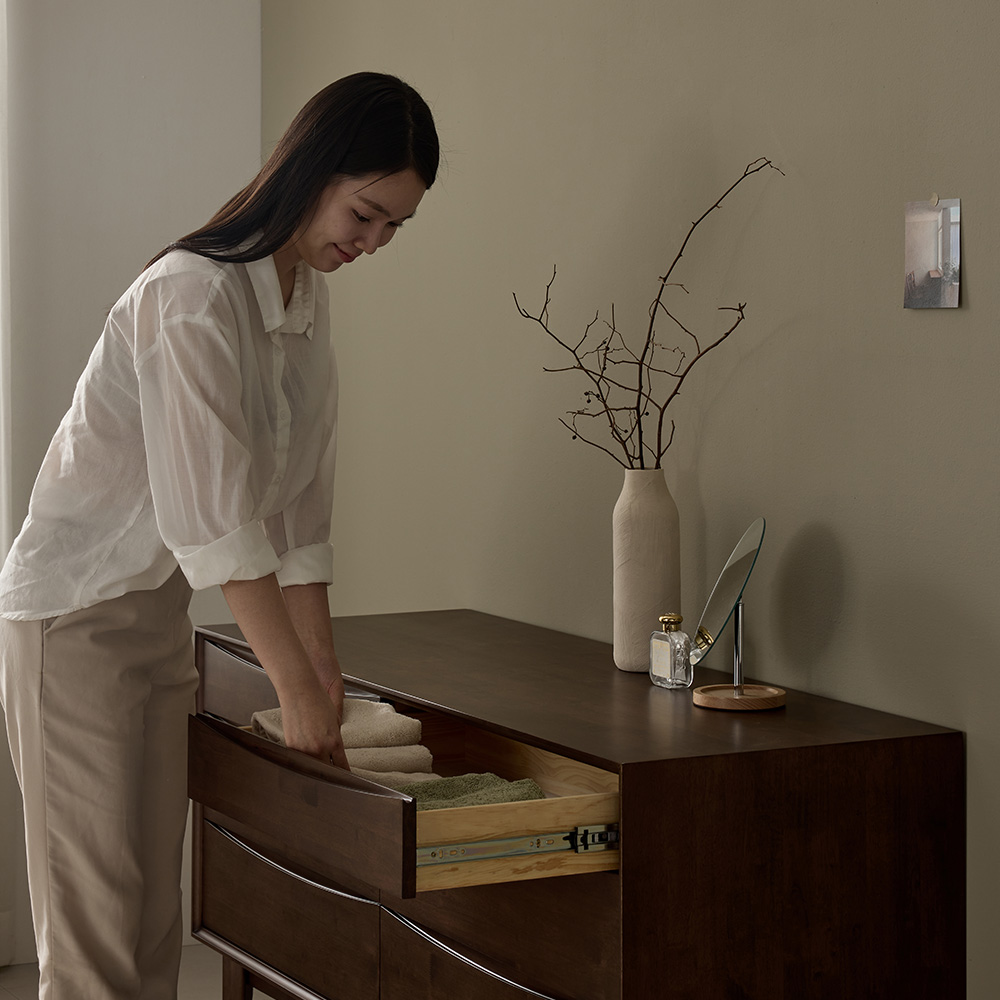 오크빌 올리 원목 3단 와이드 속깊은 서랍장 1400 수납정리함 거실수납장 화장대 - 상세 이미지 2