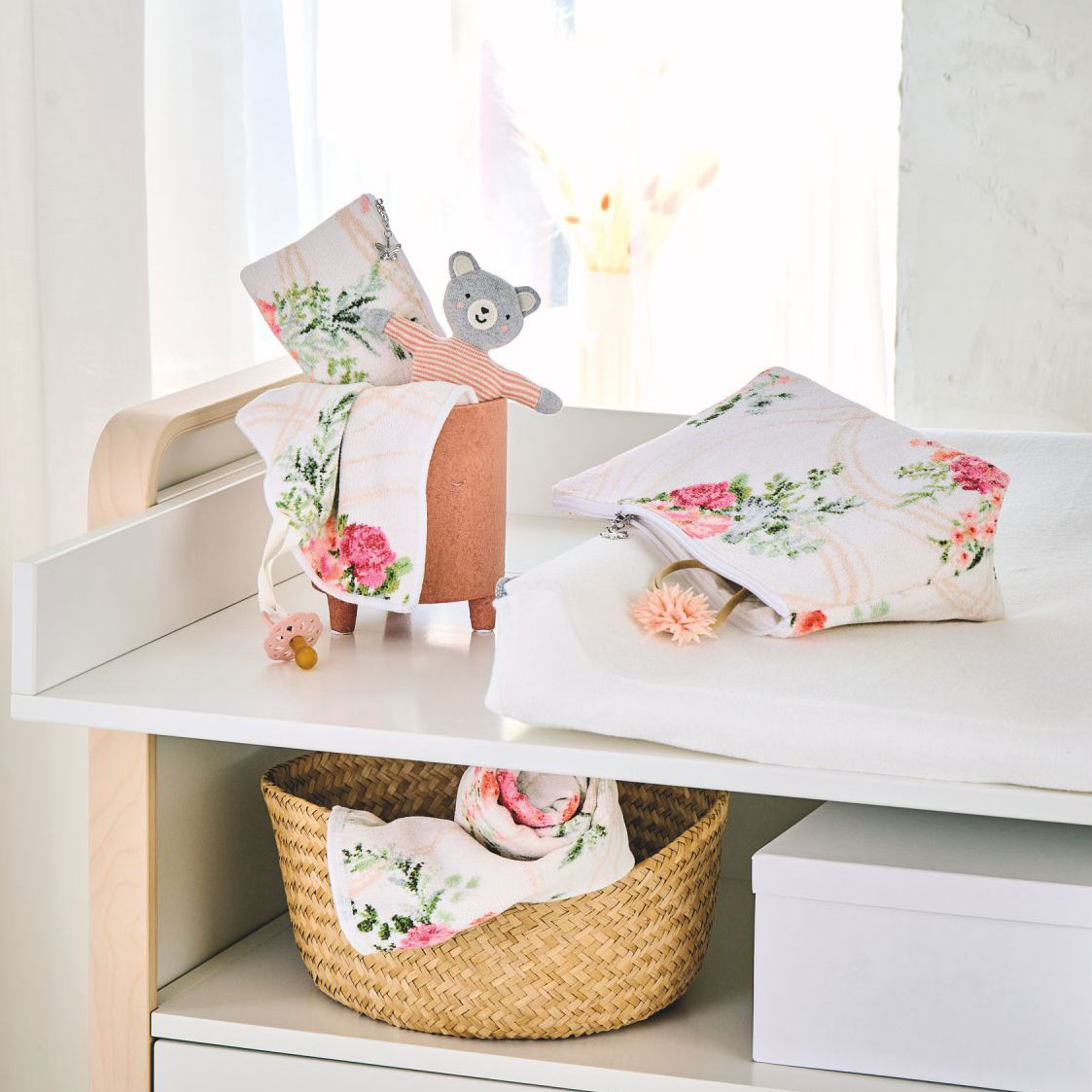 훼이라 스위트플라워즈 영유아 예쁜턱받이 25x30cm 독일직수입 부드럽고 예쁜 프리미엄수건