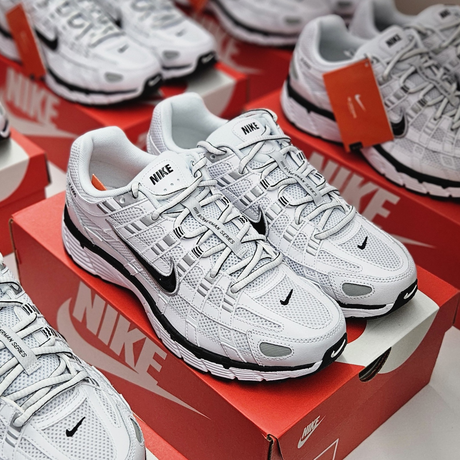 나이키 p-6000 p6000 화이트 메탈릭 실버 블랙(107), 280