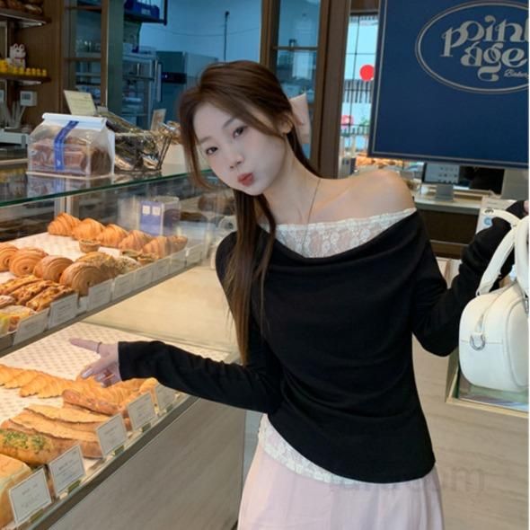 봄 여름 여성 슬림핏 오프숄더 드레이핑 레이스배색 긴팔 티셔츠 비스코스 면혼방 데일리룩 3083 - 상품 이미지
