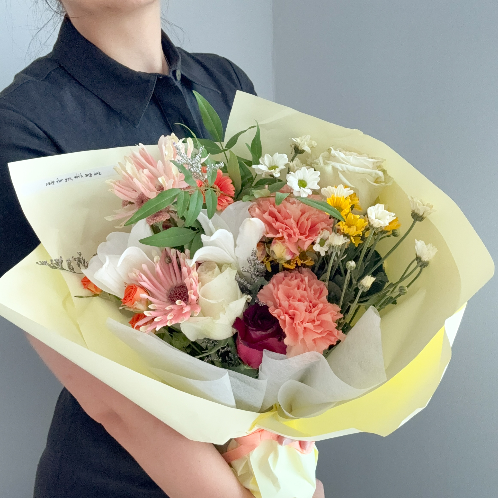 플로웍스 계절 랜덤 꽃다발 상견례 축하 프로포즈 아내 꽃다발 싼곳 생화 택배 - 메인 이미지