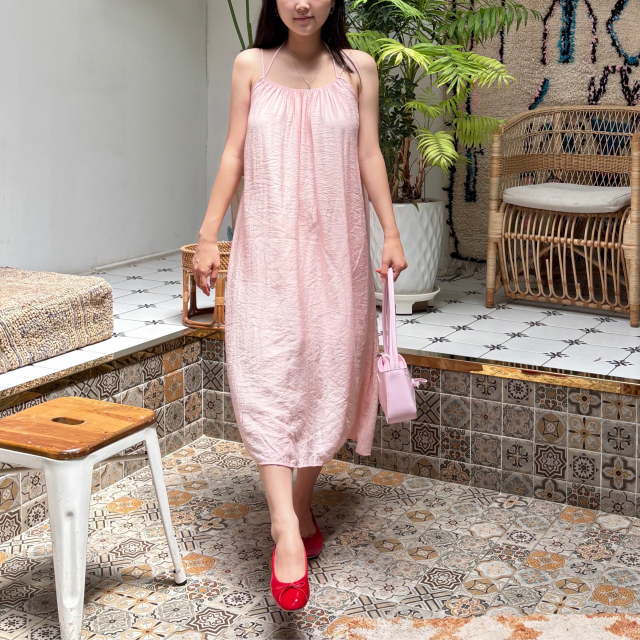 휴양지 홀터넥 끈나시 슬리브리스 원피스 - 상품 이미지