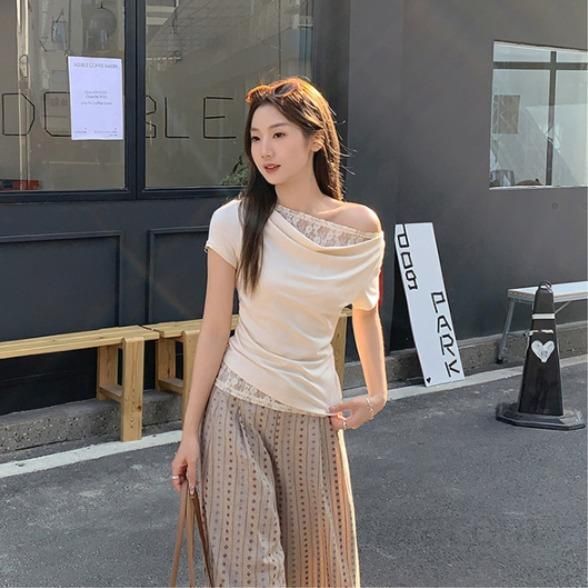 봄 여름 여성 슬림핏 사선넥 드레이핑 레이스배색 반팔 티셔츠 비스코스 페미닌 1687 - 상품 이미지