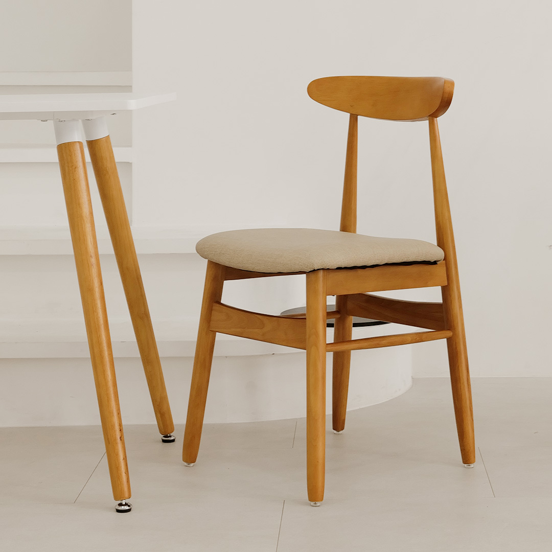 자야캠핑 오울루 1520 브라운 원목 인테리어 카페 식탁 쿠션 의자