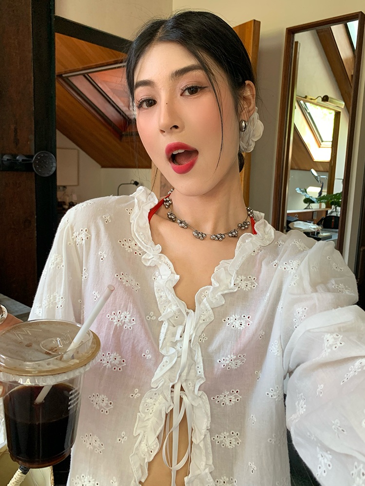 브이넥 프릴포인트 긴팔블라우스 펀칭 꽃자수 프렌치 디자인 루즈핏 순면 얇은 여름 스타일 - 상세 이미지 2