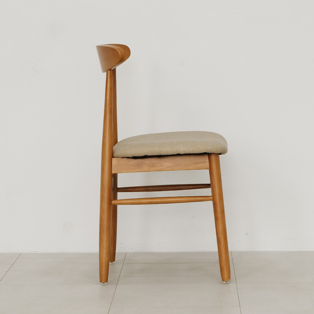 자야캠핑 오울루 1520 브라운 원목 인테리어 카페 식탁 쿠션 의자