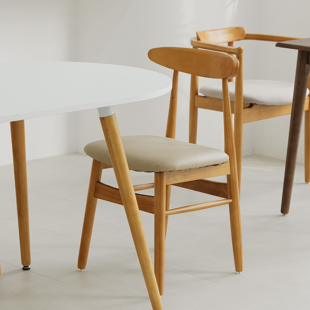 자야캠핑 오울루 1520 브라운 원목 인테리어 카페 식탁 쿠션 의자