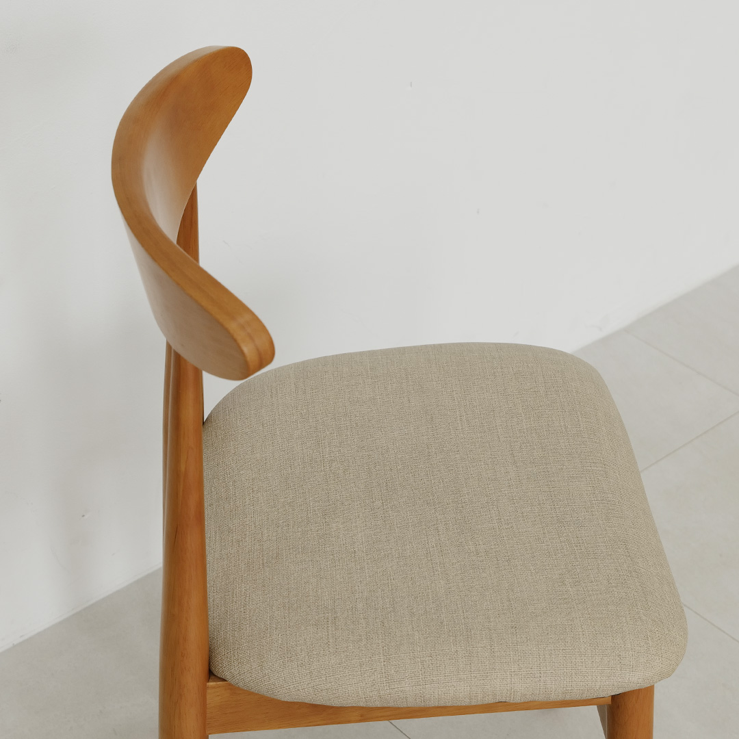 자야캠핑 오울루 1520 브라운 원목 인테리어 카페 식탁 쿠션 의자