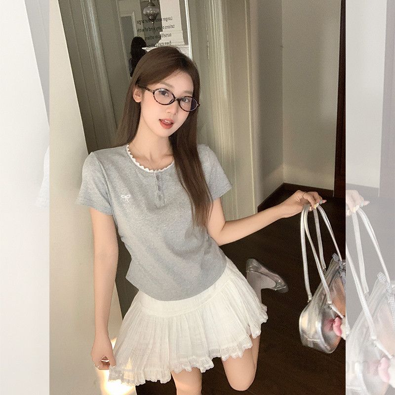 봄 여름 여성 슬림핏 라운드넥 레이스 앞버튼 리본자수 면스판 반팔 티셔츠 데일리룩 캐주얼 1803 - 상세 이미지 4