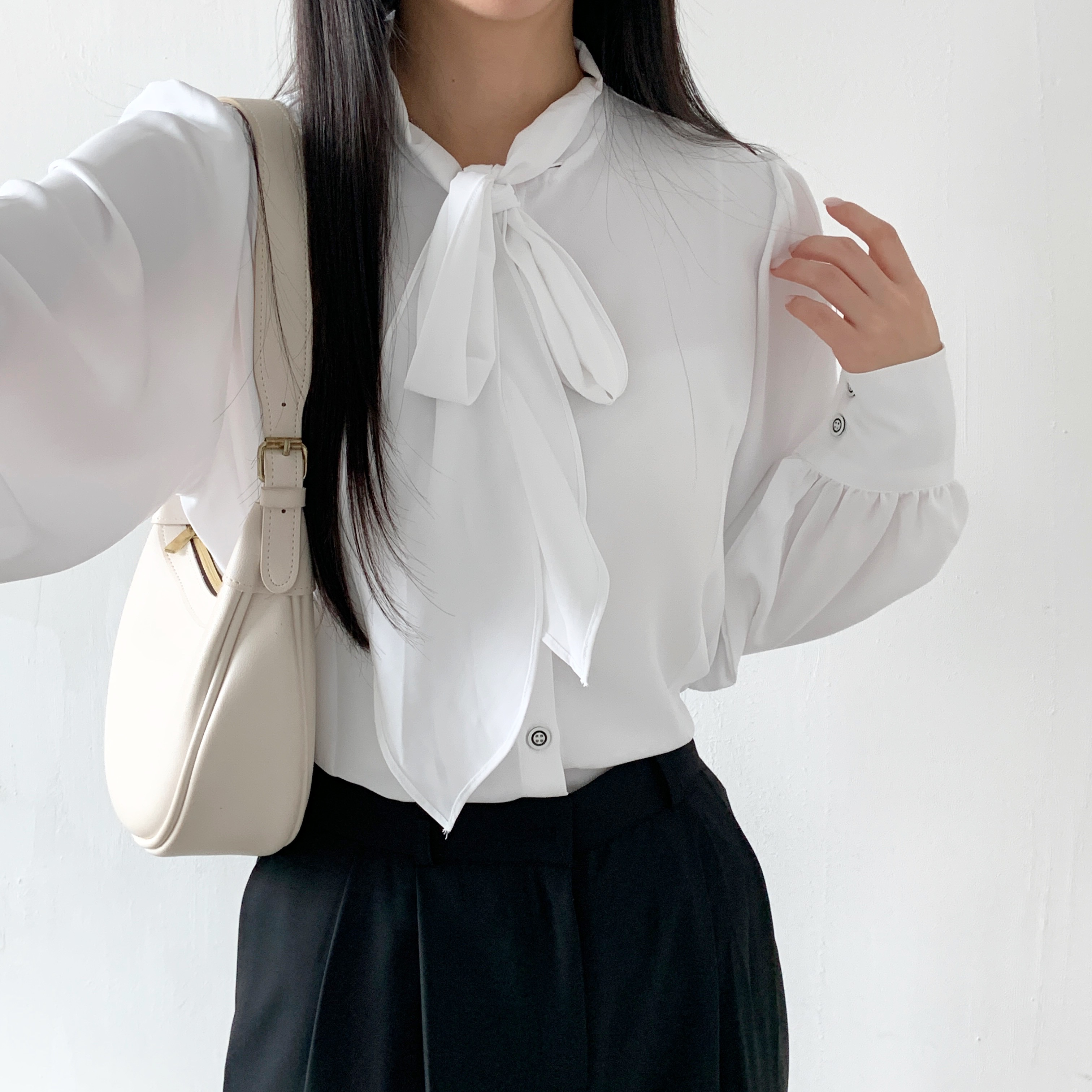 서이너이 소라색블라우스 타이 하늘색 구김없는 여름 리본 블라우스 - 상품 이미지