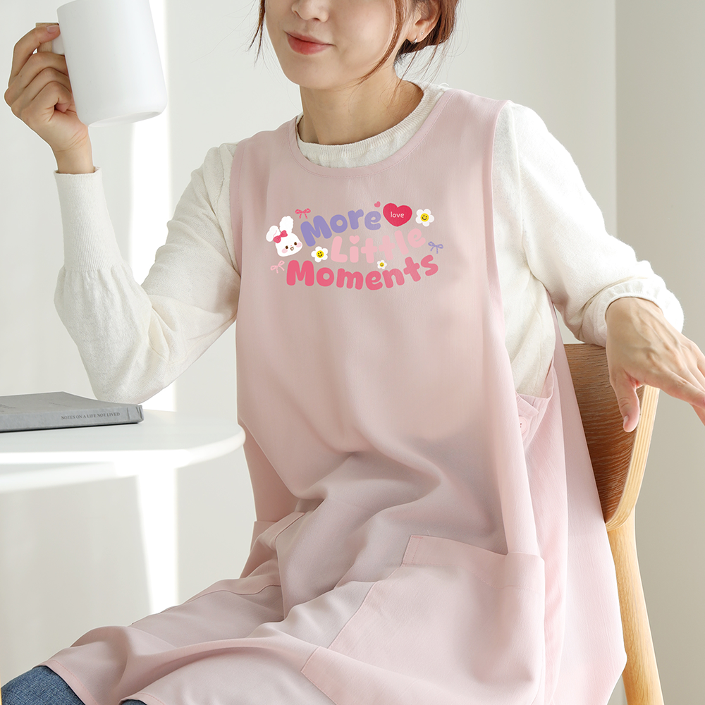 [미소쌤] More Little Moments 레터링 솜사탕 앞치마 핑크 어린이집 보육교사