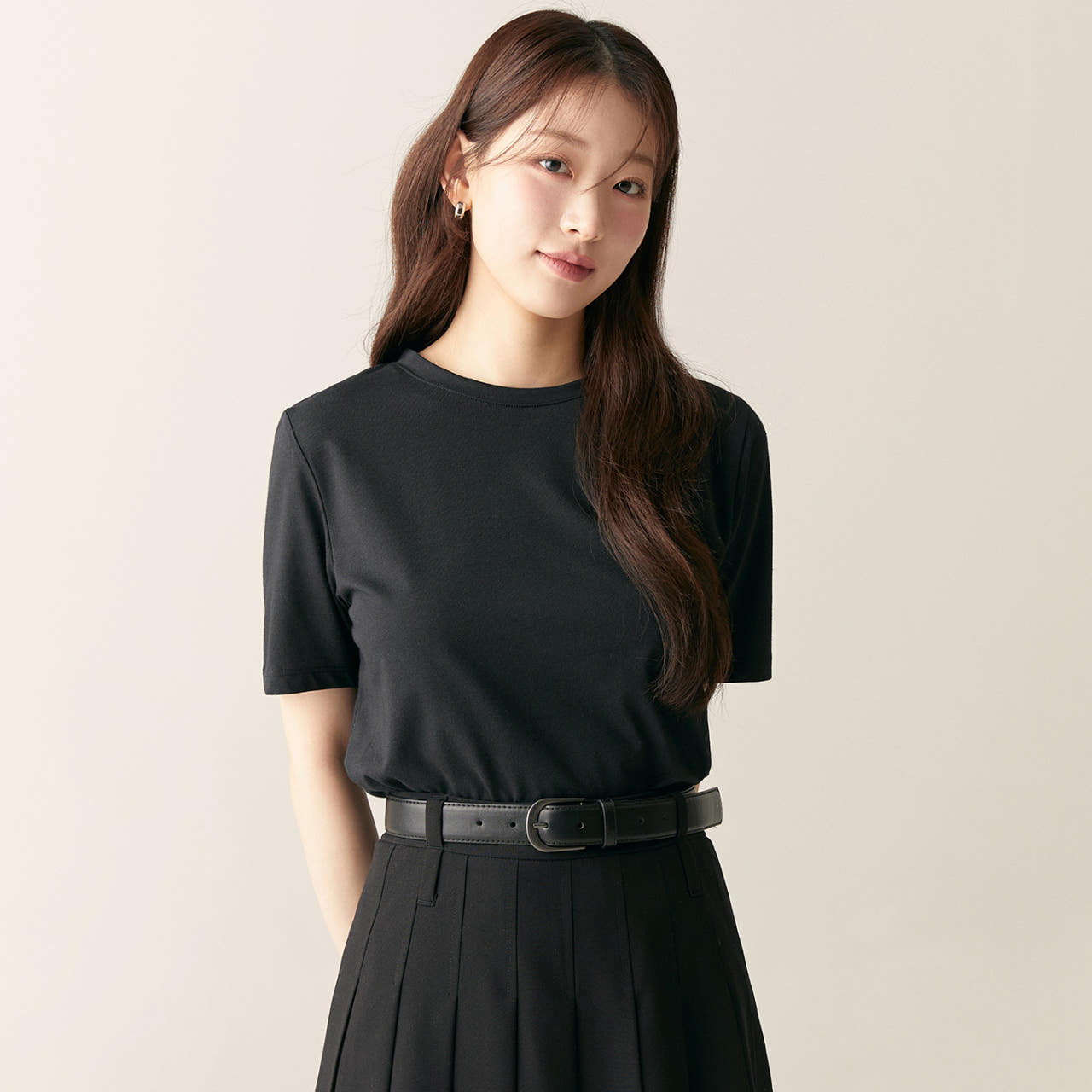 로엠 베이직 라운드넥 티셔츠 RMHWF23R01