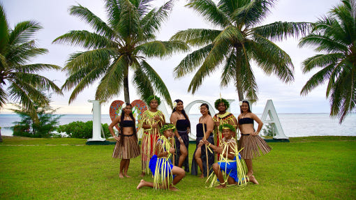 사이판 아쿠아리조트 디너쇼 공연자들의 모습