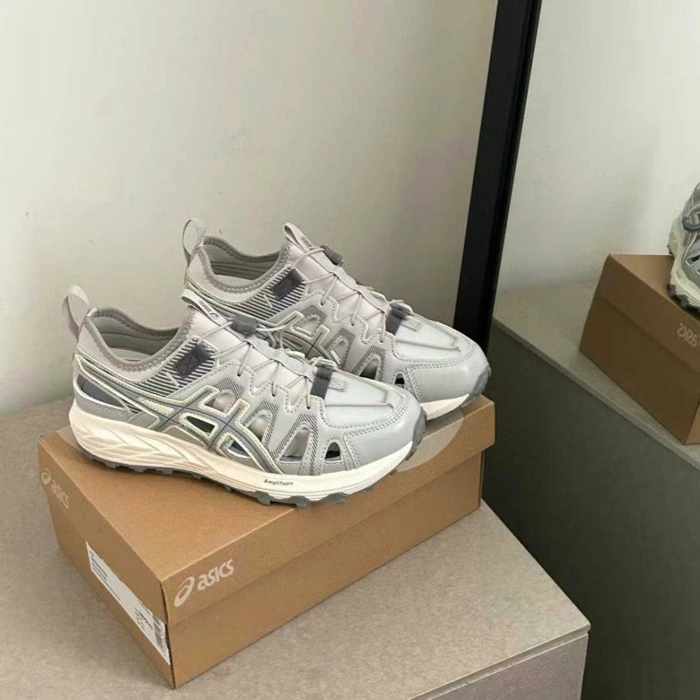 아식스 젤 소노마 SE 샌들 화이트 그레이