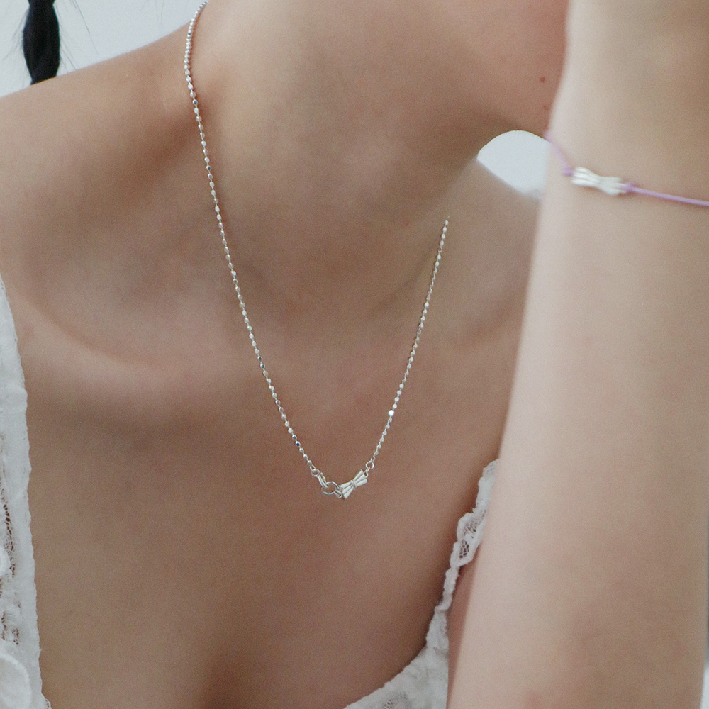 글로우 도트 보우 네크리스 실버925 기본목걸이 Glow Dot Bow Necklace - 상품 이미지
