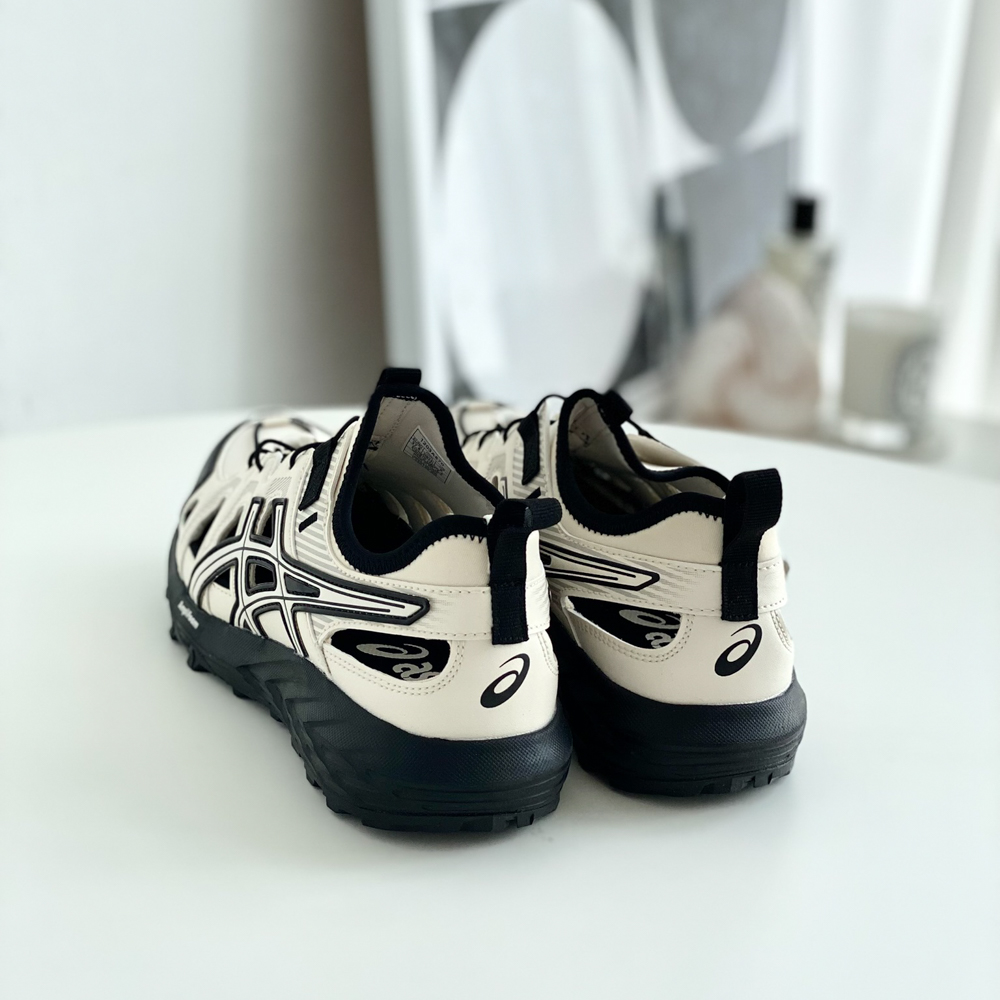 아식스 젤 소노마 SE 트레일 샌들 베이지 블랙