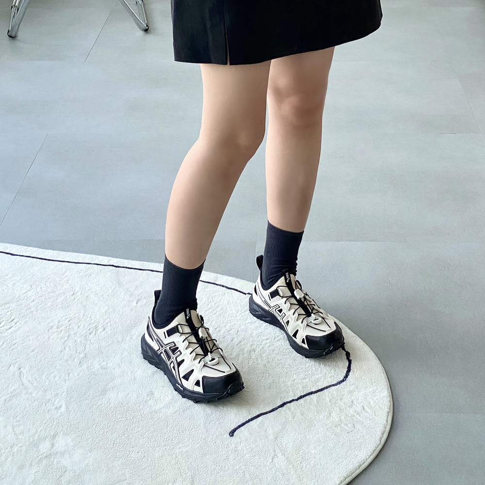 아식스 젤 소노마 SE 트레일 샌들 베이지 블랙