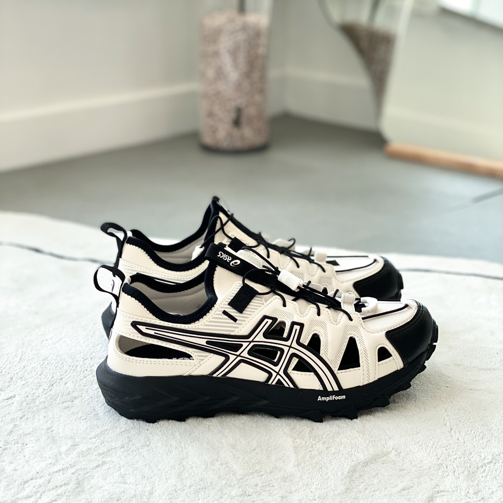 아식스 젤 소노마 SE 트레일 샌들 베이지 블랙