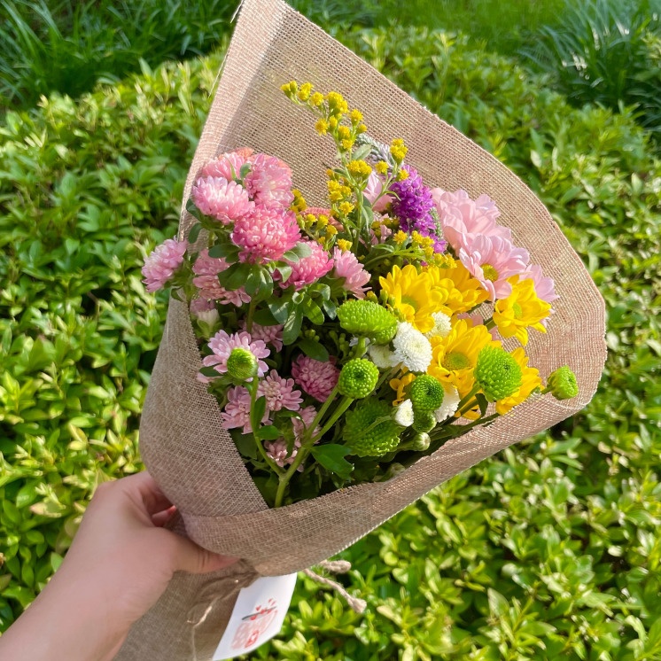 리도르 감성 생화꽃다발 졸업식 감사 축하 선물용 생화 택배 제철 들꽃 - 메인 이미지