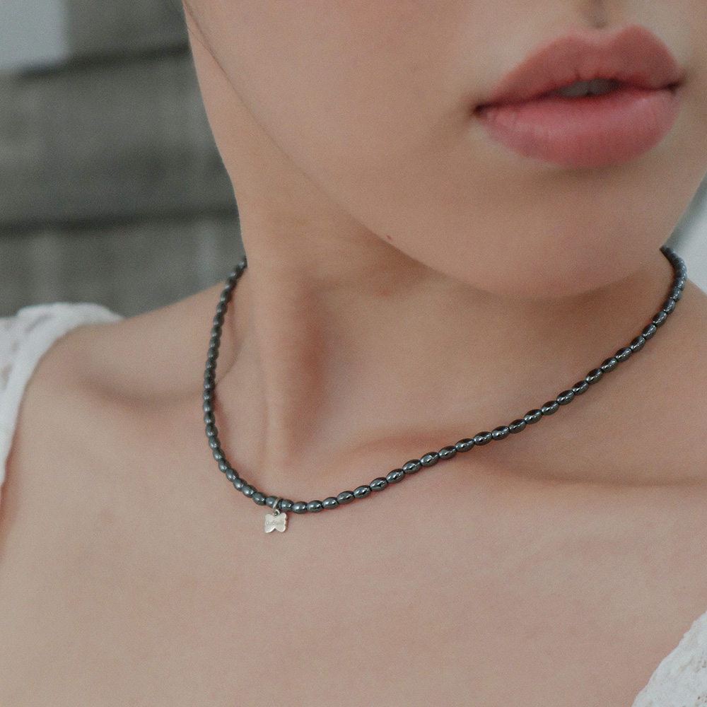 헤머타이트 보우 참 목걸이 Hematite Bow Charm Necklace - 상세 이미지 3