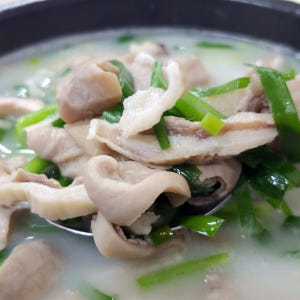 [무조건 4990특집] 고기폭탄 돼지국밥, 순대국밥 1인분 풍성한 건더기... 맛있게 먹은 솔직 후기 - 상품 이미지 1