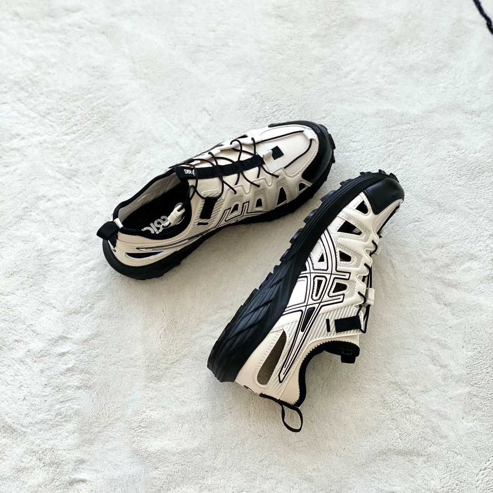 아식스 젤 소노마 SE 트레일 샌들 베이지 블랙