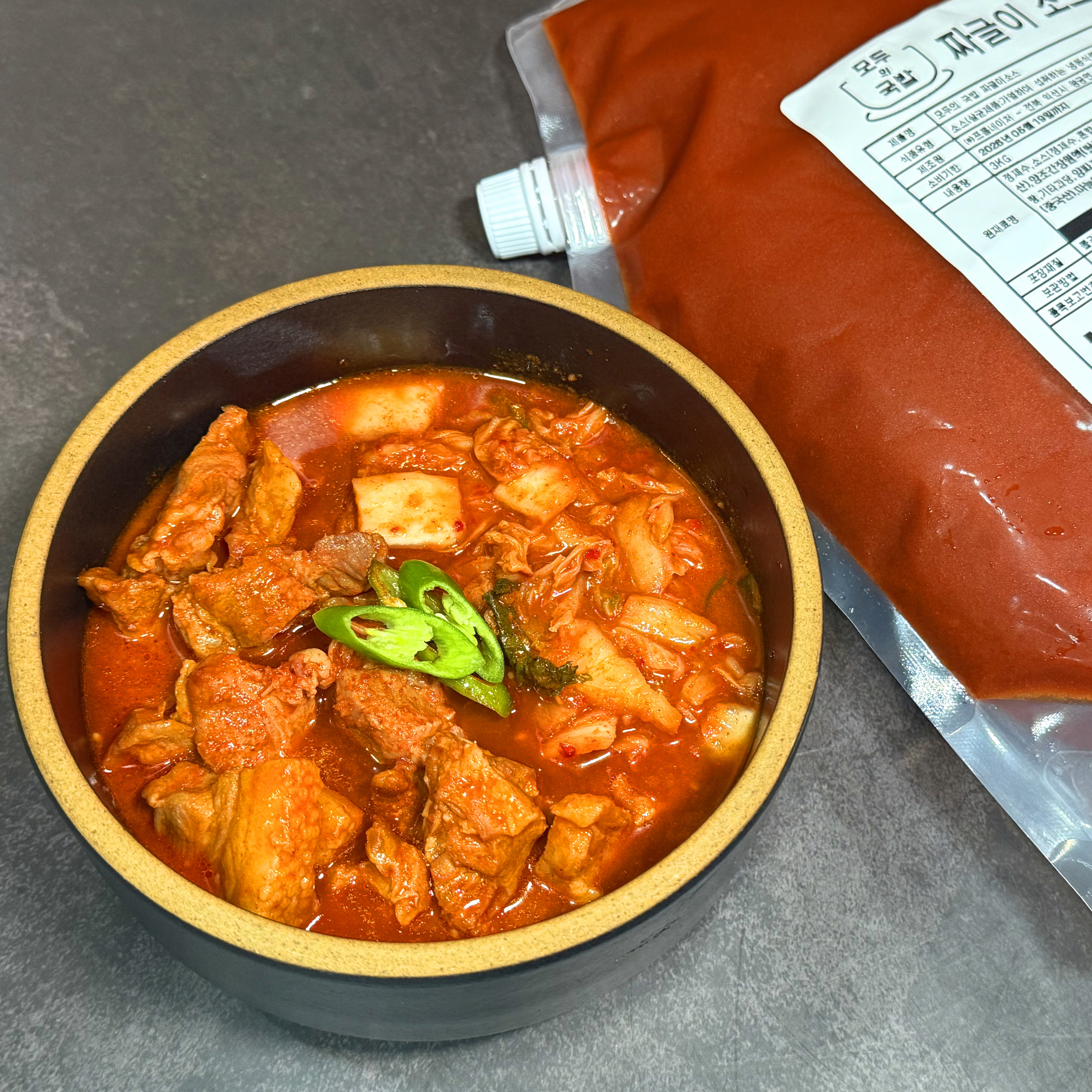 모두의국밥 짜글이 소스 3kg 돼지고기 제육볶음 양념장 식당업소용 국밥재료 한식소스 - 상품 이미지