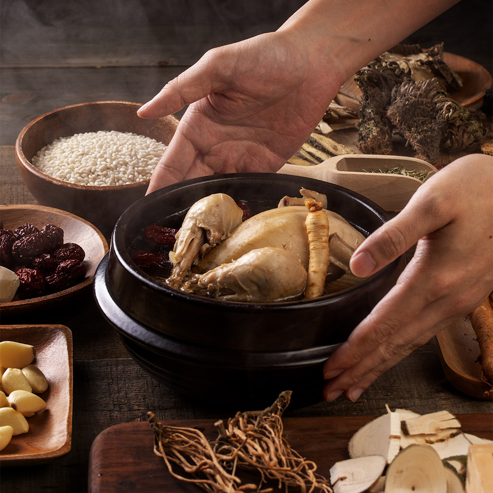 [황후궁] 심마니 삼계탕 2팩 20가지 약초로 푹 끓인 약초삼계탕 초복 중복 말복 - 상세 이미지 3