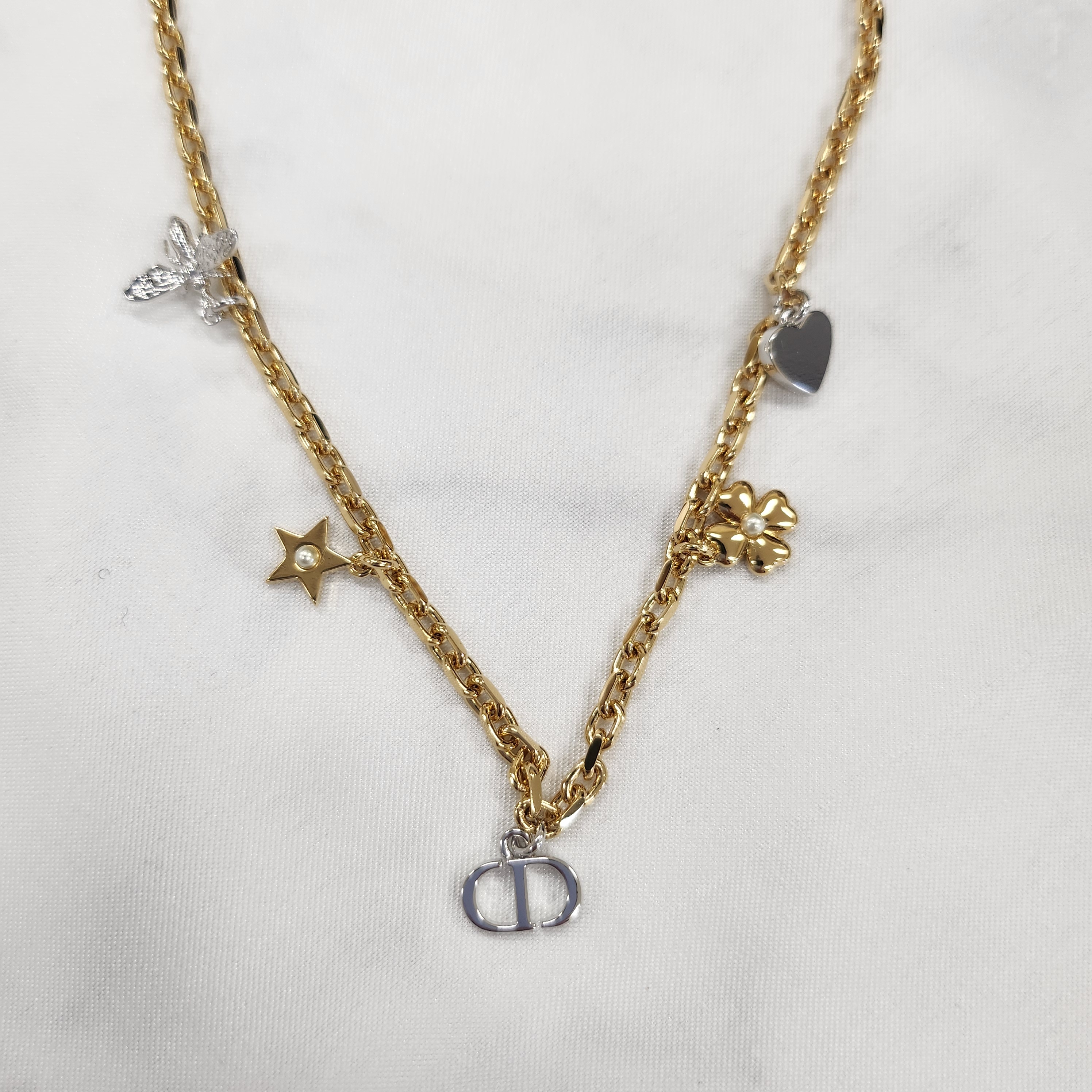 디올 Petit CD 럭키 Charms 목걸이 골드 피니시 메탈 N3392WOMRS 01W - 상세 이미지 2