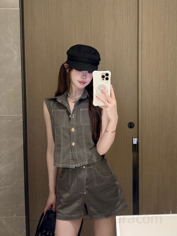 여성 데님 투피스 세트 민소매 카라 버튼 조끼 크롭 상의 스티치 숏팬츠 여름 캐주얼 데일리룩 11275 - 상세 이미지 4