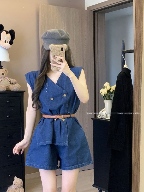 여성  여름 데님 점프수트 롬퍼 민소매 브이넥 더블버튼 벨트세트 쇼츠 캐주얼 데일리 바캉스룩 11236 - 상세 이미지 5