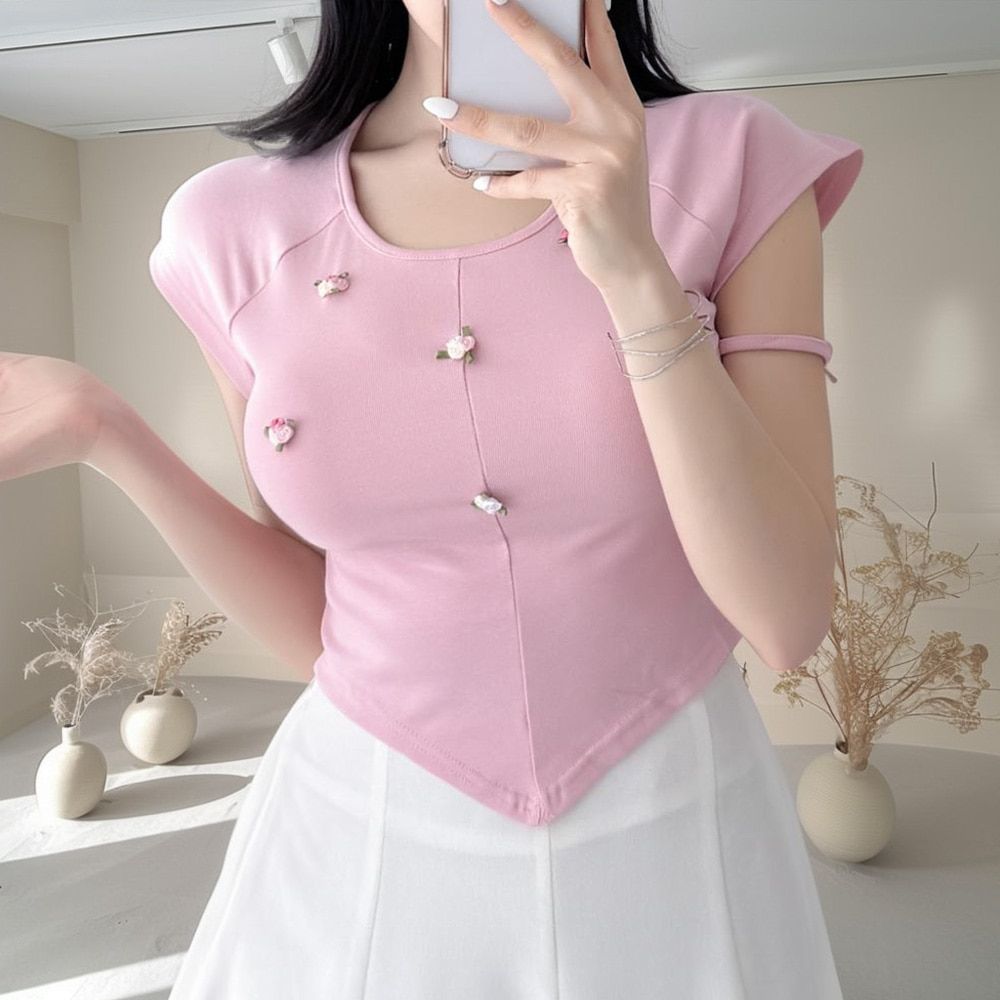 뉴뮤라티 라운드넥 플라워 펀칭 반팔 티셔츠 AH0506 - 메인 이미지